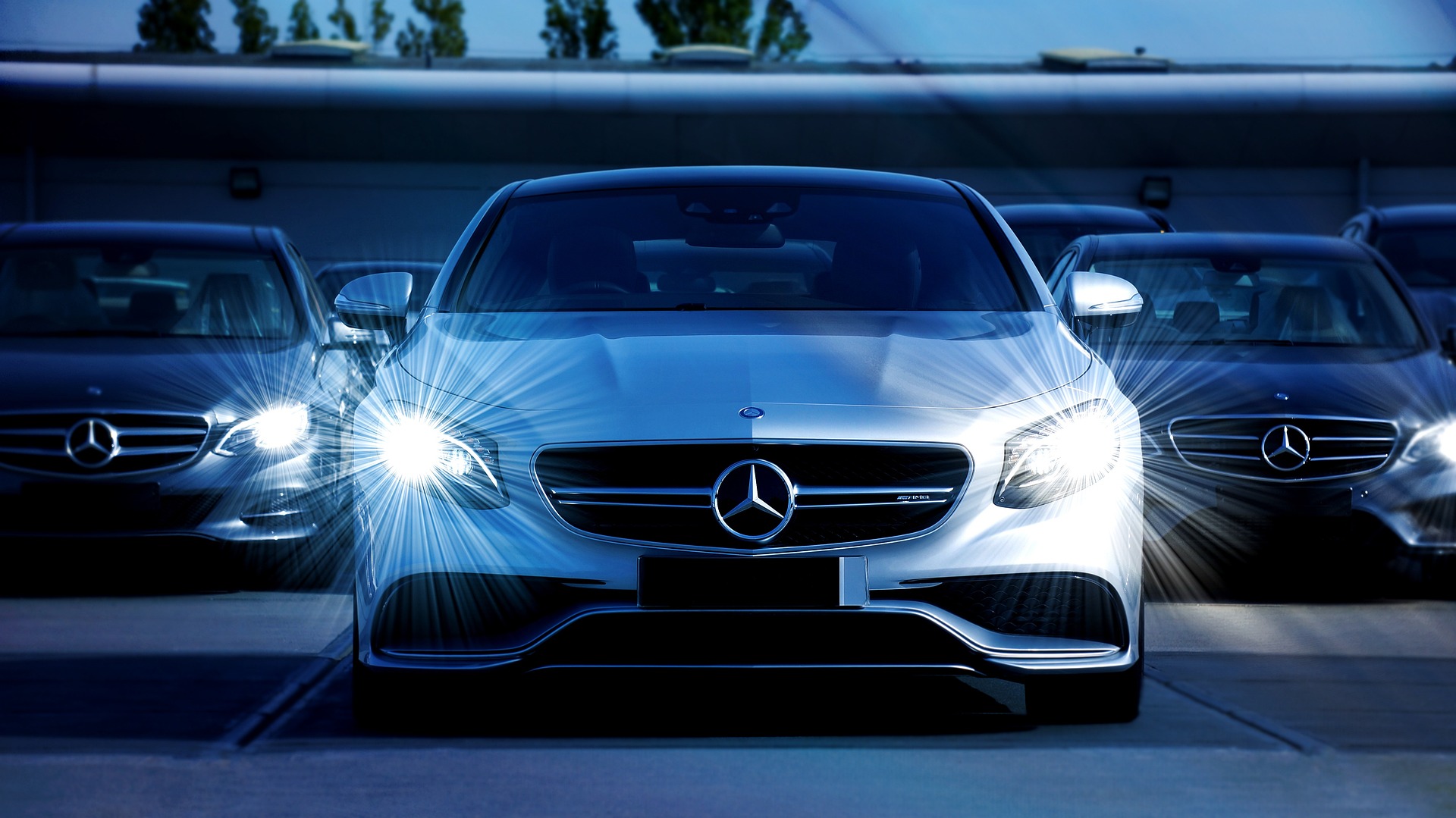 Mercedes-Benz Pulls Out of Russia and Sells Shares to A Domestic Investor