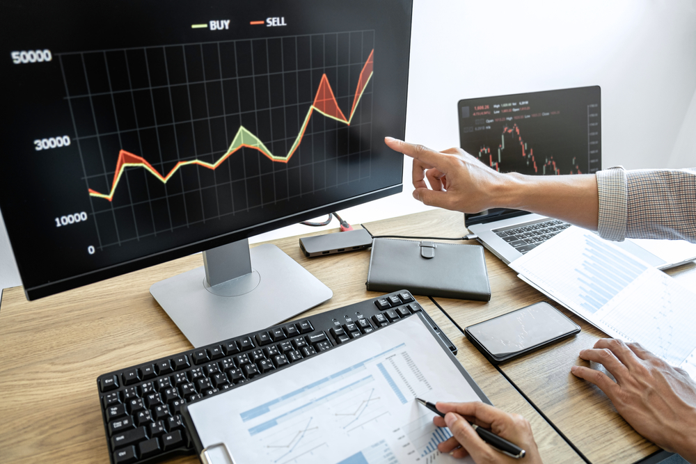 Diversify Your EV Portfolio with GM and Fisker: Two Stocks to Consider Amid Tesla’s Struggles